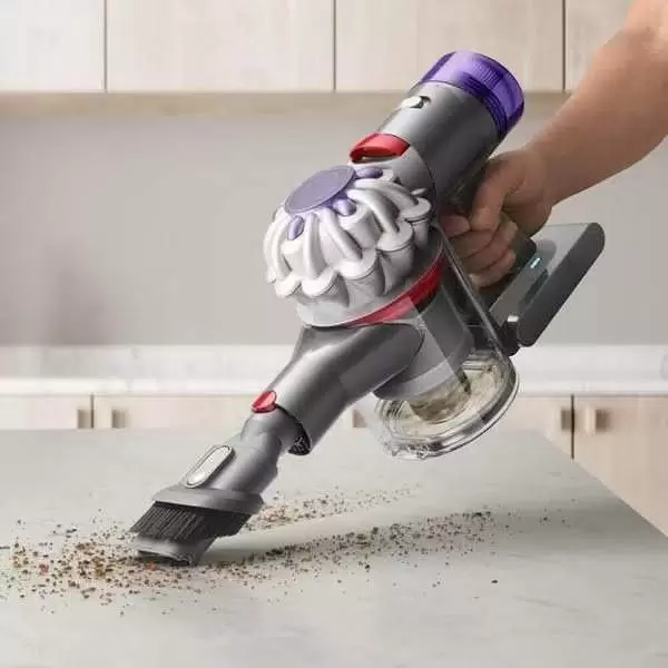 dyson v8