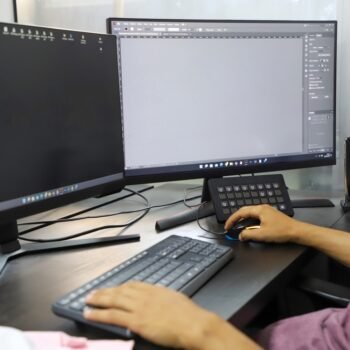 How to Choose the Perfect Monitor for Work